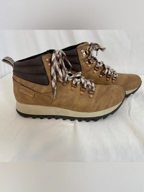 Merrell Alpine Hiker Boots – Women’s Size 8 – Camel/Tan Suede - Picture 3 of 6